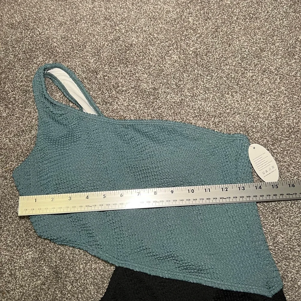 Lnadays bathing suit one piece size medium